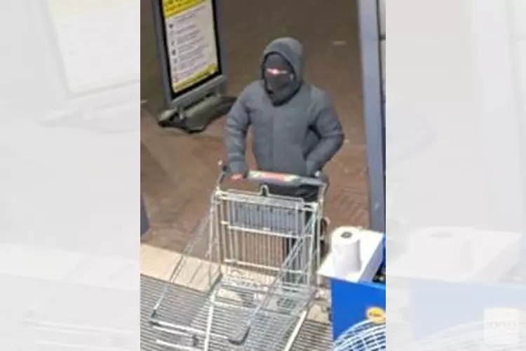 Gezocht: Gewapende overval op de Lidl in Helmond.