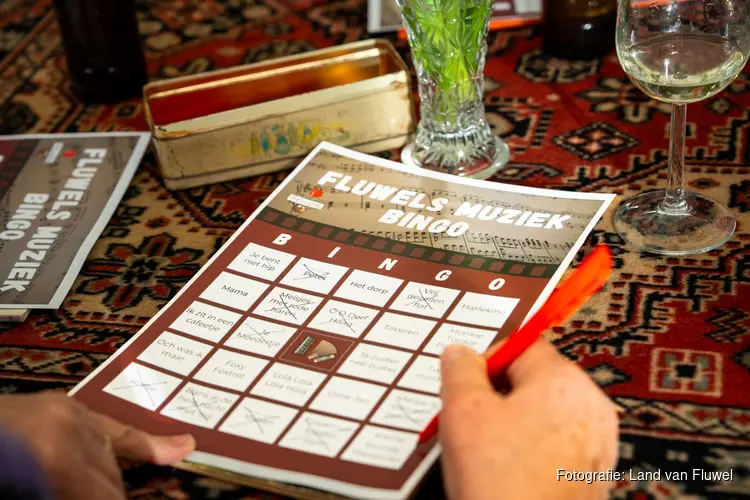 Terug naar de jaren '60 en '70 met Fluwel’s Muziek Bingo – een nostalgisch feestje in oma’s huiskamer!