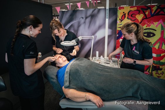 Summa-studenten nodigen vrouwen met (ex-)borstkanker uit voor verwendag