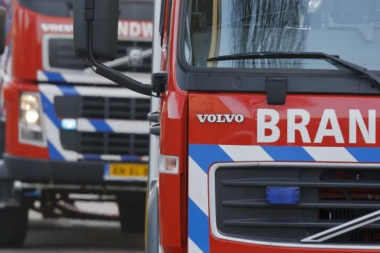Bestelbus in Helmond volledig uitgebrand