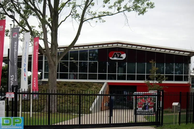 Jong AZ wint doelpuntenfestijn van Helmond Sport