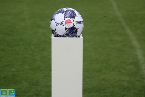 Derby kantelt helemaal; Helmond Sport klopt FC Eindhoven